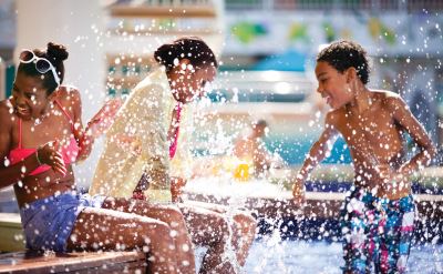 Norwegian Gem pool